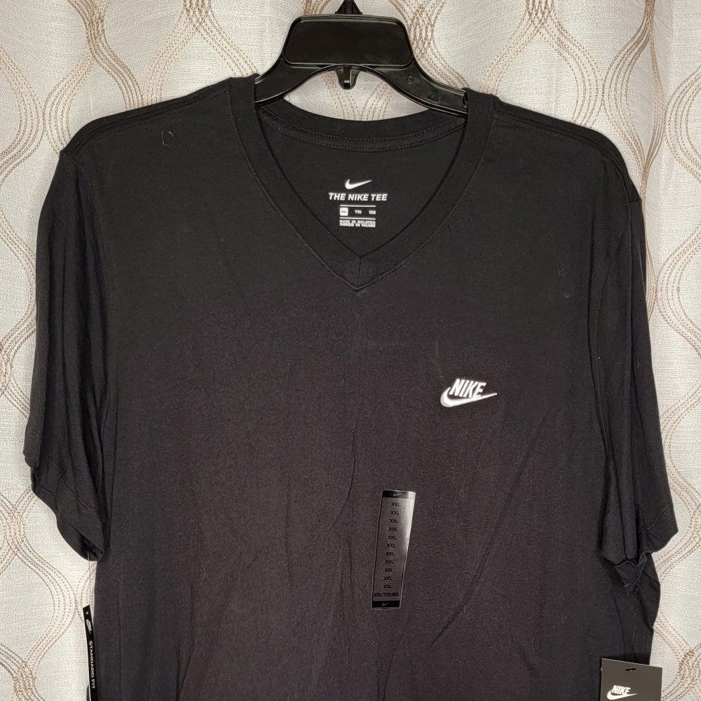 Men's Nike v neck tee